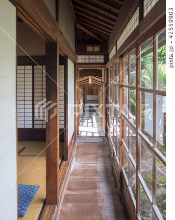 静岡県 西伊豆松崎の中瀬邸の廊下 観光名所 の写真素材