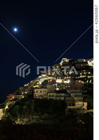 イタリア、アマルフィ海岸、ポジターノの夜景 42660067
