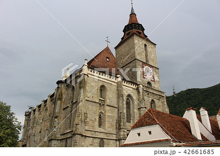 旧市街にある黒の教会 ブラショフ ルーマニア ヨーロッパの写真素材