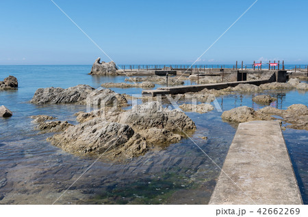 岩場のある海 42662269