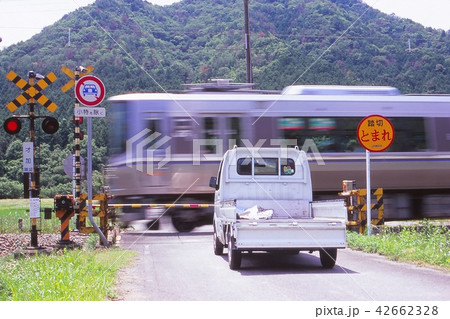 踏切待ち 踏切待ち 42662328