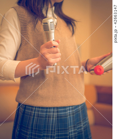 カラオケ 42663147