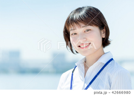 笑顔の女性（ビジネスイメージ） 42666980