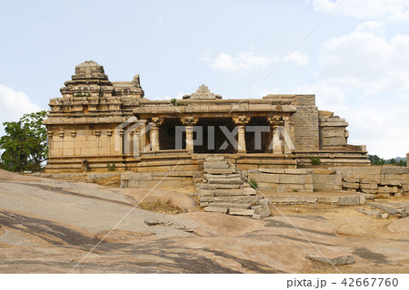 Shiva temple, Hemakuta Hill, Hampi, Karnataka Shiva temple, Hemakuta Hill, Hampi, Karnataka 42667760