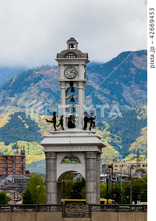 秦野駅前、大川橋の時計塔と丹沢 秦野駅前、大川橋の時計塔と丹沢 42669453