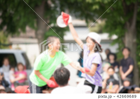 騎馬戦 運動会イメージ ボケ表現 の写真素材