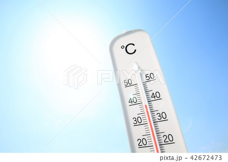 夏空と温度計 熱中症 夏空と温度計 熱中症 42672473