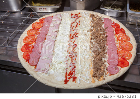 very large pizza, cooking pizza, pizza oven 42675231