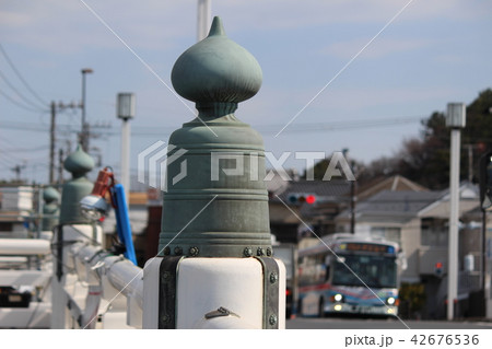 古風な橋を行くバス(夕照橋) 古風な橋を行くバス(夕照橋) 42676536