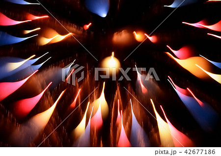 大洲市の花火、夜空に輝く 42677186