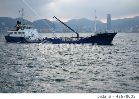 関門海峡 小型タンカー 42678605