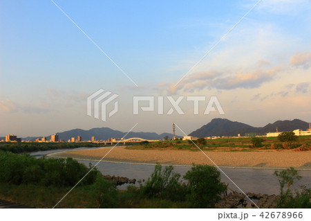 長良川夕景 42678966