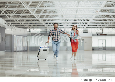 Anxious man and female hurrying at airport 42680171