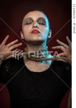 rope on neck 42680511