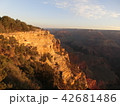 朝日に輝くグランドキャニオン 42681486