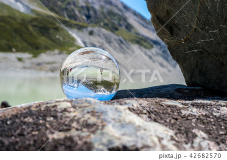 マウントクック国立公園のフッカー湖と宙玉 マウントクック国立公園のフッカー湖と宙玉 42682570