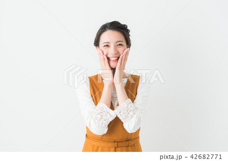 ジェスチャー　20代女性 42682771