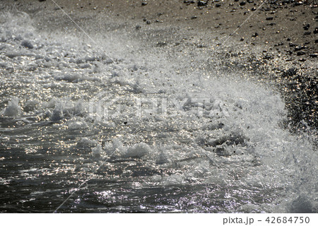 踊る波 42684750