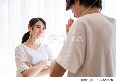 険悪なカップル 42685476