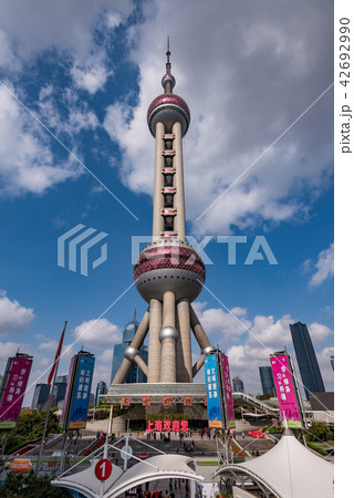 中国・上海の東方明珠電視塔 42692990