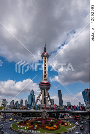 中国・上海の東方明珠電視塔 42692995