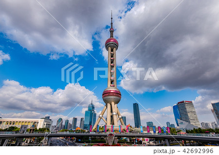 中国・上海の東方明珠電視塔 42692996