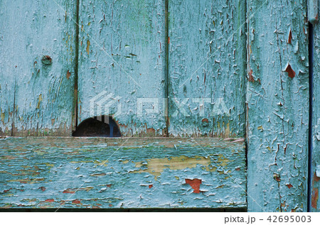 Vintage wooden background with peeling paint 42695003