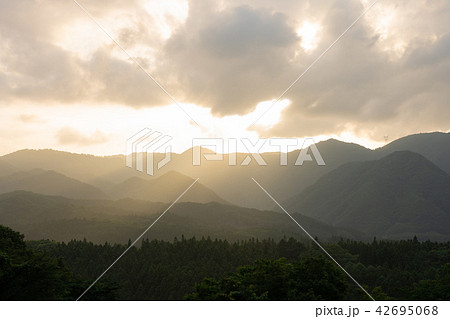 栃木県那須塩原 日塩もみじラインより夕日(7月) 栃木県那須塩原 日塩もみじラインより夕日(7月) 42695068