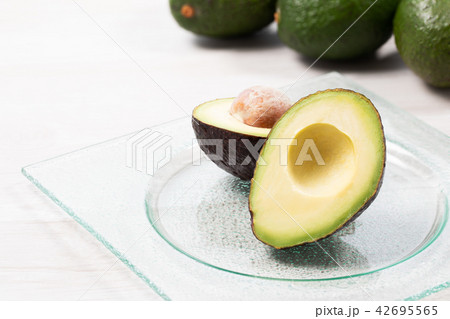 　アボカド　産地：メキシコ 42695565