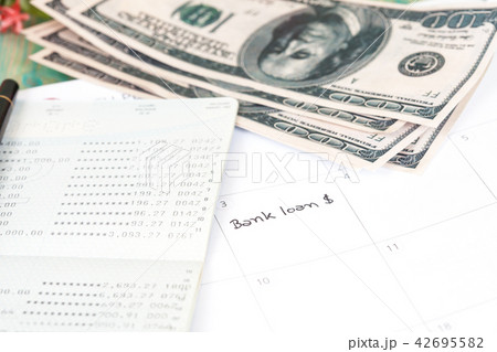 Reminder "bank loan" in calendar Reminder "bank loan" in calendar 42695582