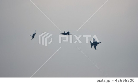 航空自衛隊のF-2戦闘機 42696500