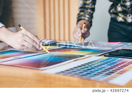 Young creative team having a meeting in creative office, Archite 42697274