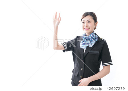 手を振るキャビンアテンダント 42697279