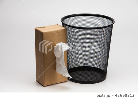 Tissue box and Metal trash bin Tissue box and Metal trash bin 42698812
