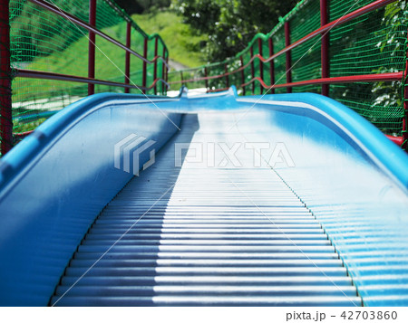 長い滑り台の風景 42703860