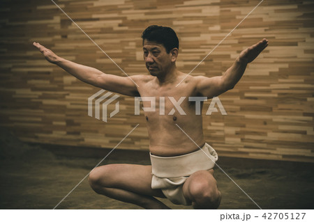 Sumo wrestling 42705127