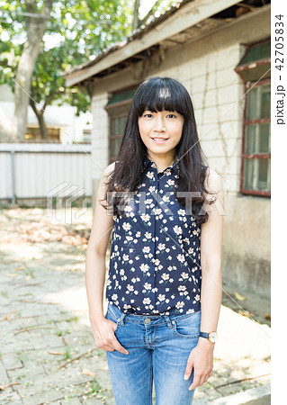 女性 メス アジア人 42705834