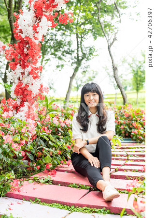 女性 メス フィールドの花 42706397