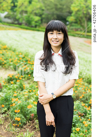 女性 メス フィールドの花 42706406