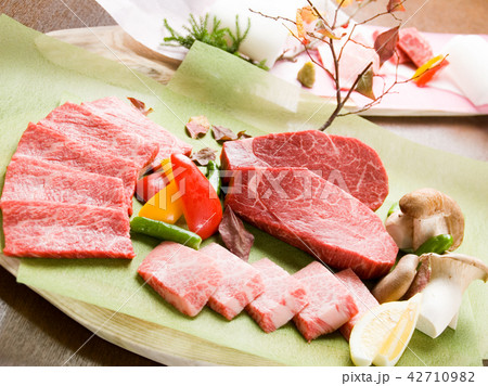 極上 霜降りA5和牛の焼肉 極上 霜降りA5和牛の焼肉 42710982