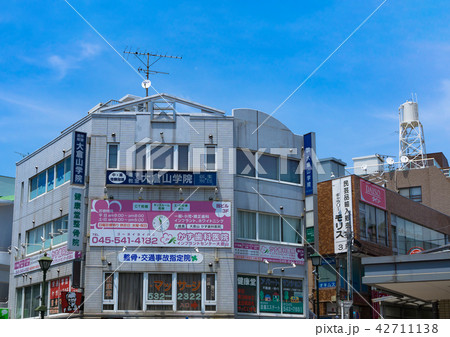 駅前風景　大倉山駅 42711138