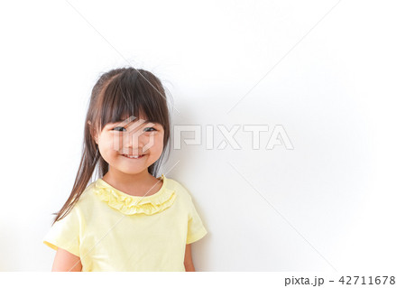 笑顔の子ども 42711678