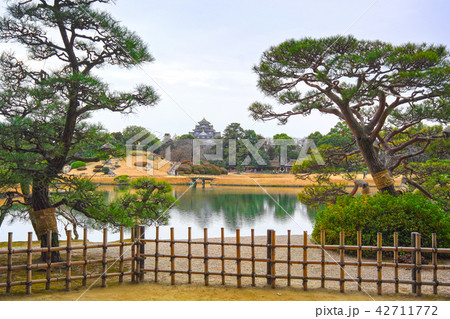 冬の岡山後楽園より岡山城を望む 42711772