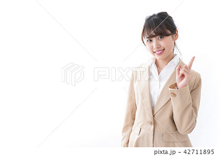 アドバイスをするビジネスウーマン アドバイスをするビジネスウーマン 42711895