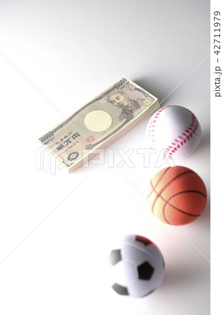スポーツとお金 42711979