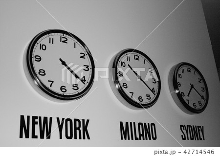 Clock on the wall showing time in the world 42714546