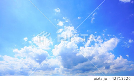 空 青空 雲 16 9の写真素材