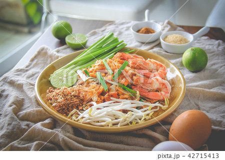 Fried noodle Thai style with shrimp,Pad Thai 42715413