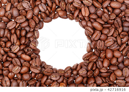 Circle frame of roasted coffee beans isolated on white may use a Circle frame of roasted coffee beans isolated on white may use a 42716916