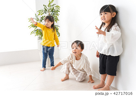 仲良しの子どもたち 42717016